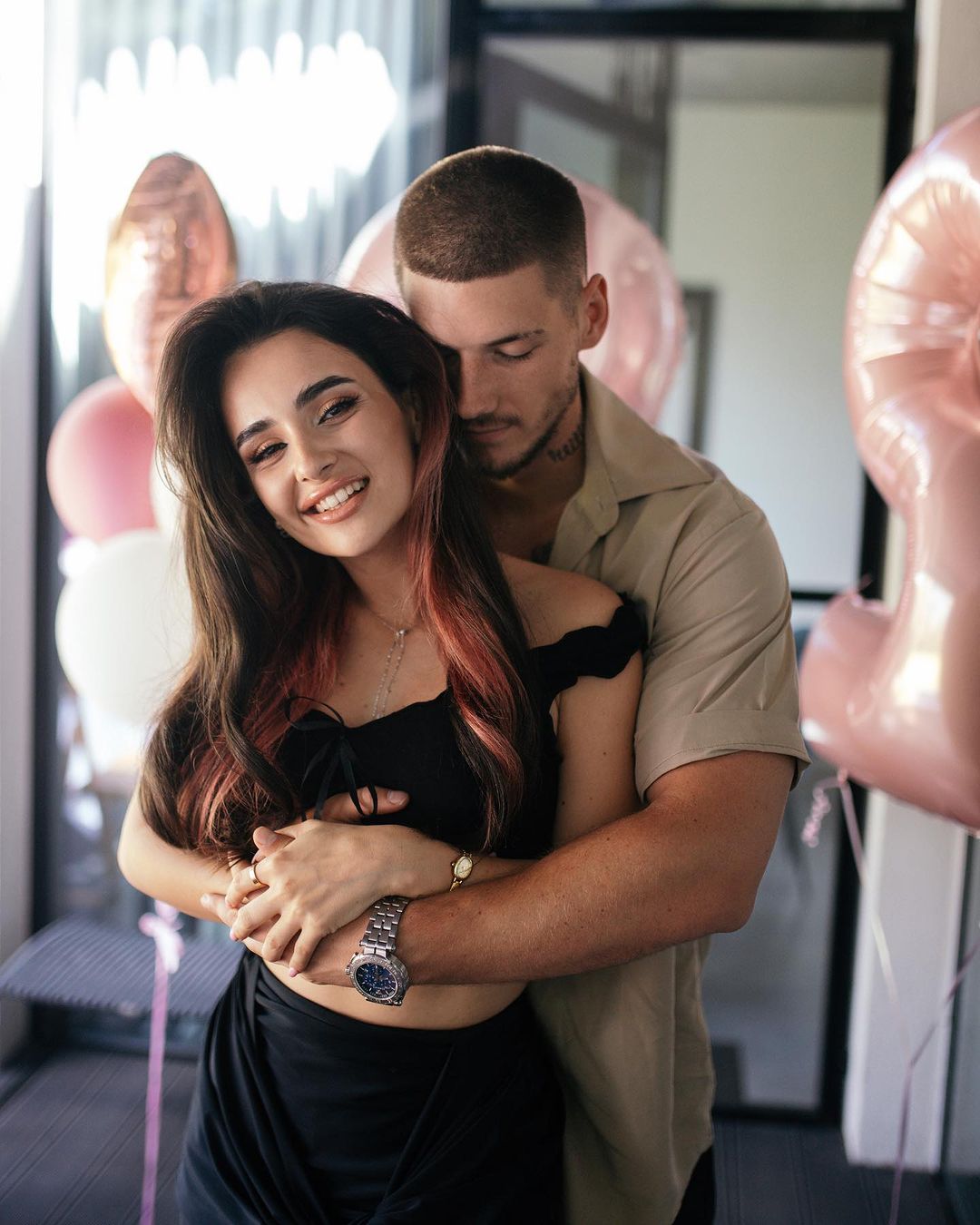 Анна Трінчер розлучилася з Волошиним через його зраду, - блогер